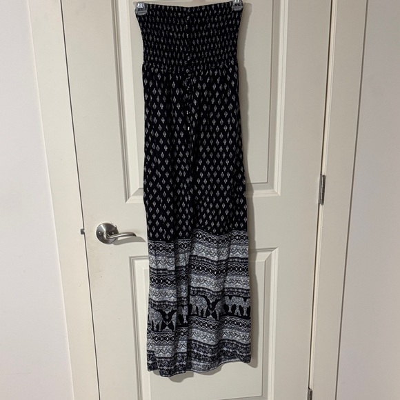Denver Hayes Dresses & Skirts - Denver Hayes Black and White Patterned Maxi Dress